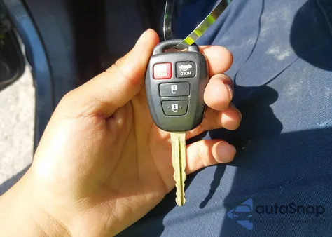 2015 Toyota Corolla Le Eco из США, поврежденный, VIN 2T1BPRHE4FC393704